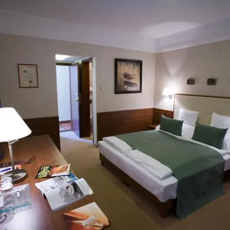 Lejlighedshotel Apartmanszoba Lelle A Napfeny Strand Koezeleben