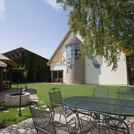 Lejlighedshotel Apartmanszoba Lelle A Napfeny Strand Koezeleben