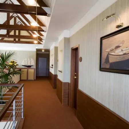 Apartmanszoba Lelle A Napfeny Strand Koezeleben Lejlighedshotel Balatonlelle